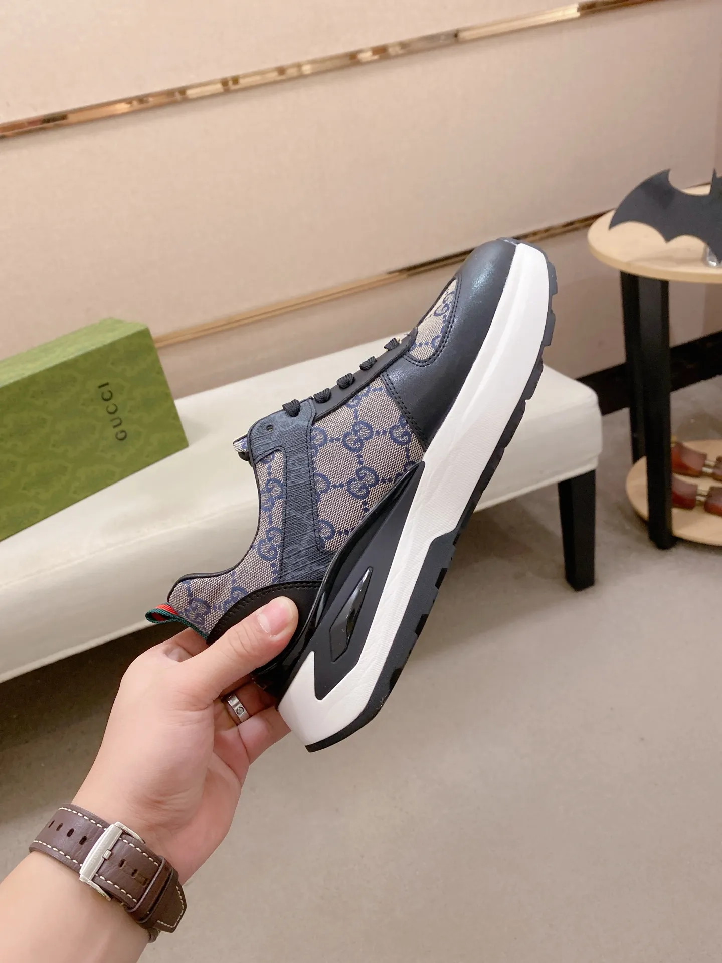 Factory price 442 men's shoes 💰New GUCCI (Gucci) counters are on the market at the same time, new men's shoes, 😘fabrics are selected imported cowhide, lining: sheepskin lining. 👍🏿 High-end ☄️ air-cushion molded anti-slip rubber outsole, exquisite lines, simple and elegant, comfortable and high-end for leisure travel. Code number: 38 to 44 (45 can be customized and cannot be returned or exchanged)